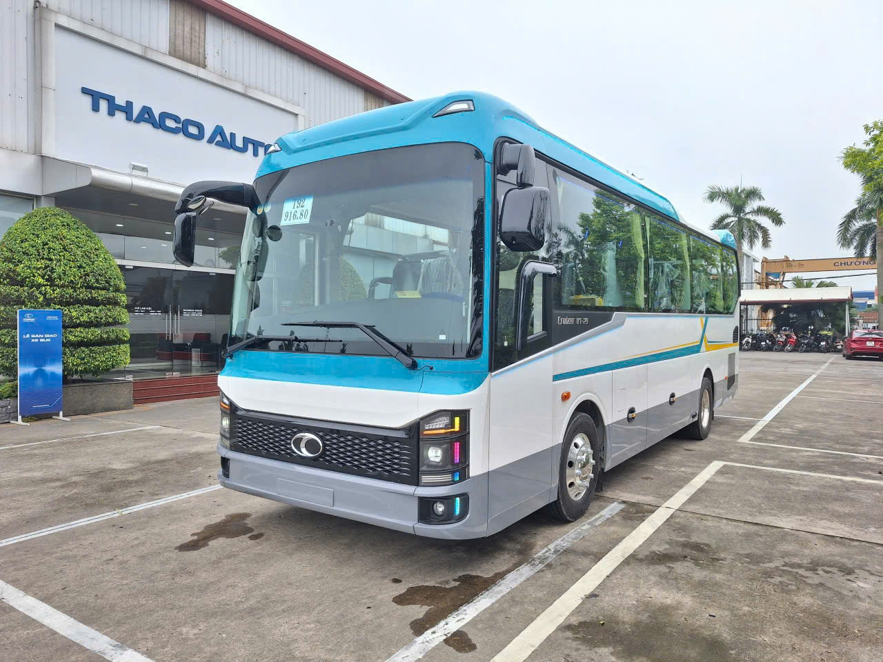 TB87- 29 hoặc 34 ghế Weichai 240ps